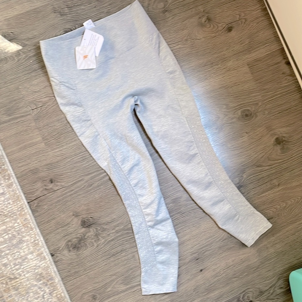 Fabletics NWT Sync High-waisted Perforated 7/8 Length Yoga Athletic Pant Gray